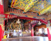 Makalu temple bouddhiste.jpg